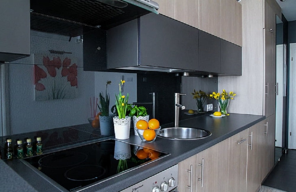 backsplash-with-grey-cabinets