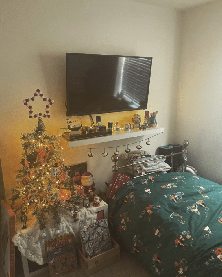 26 Cute Bedroom TV Ideas You Will Love - Drop By My Home