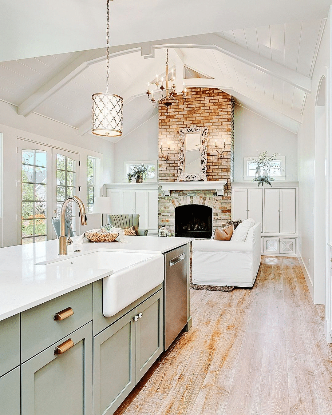 20 Elegant Kitchen With Vaulted Ceiling Ideas - Drop By My Home