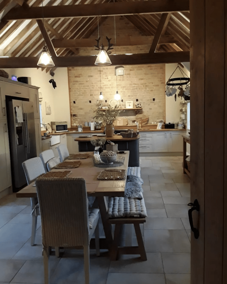 20 Elegant Kitchen With Vaulted Ceiling Ideas - Drop By My Home