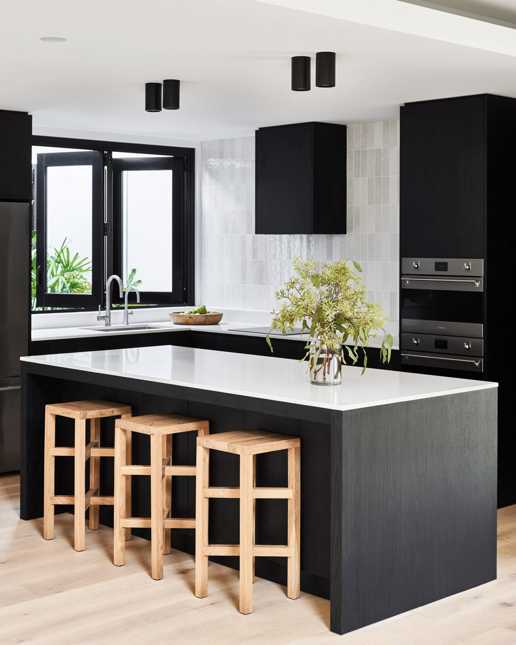 27 Promising Black And White Modern Kitchen Ideas - Drop By My Home