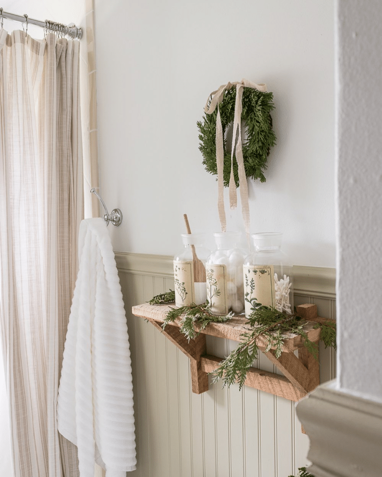 37 Wonderful Christmas Bathroom Decor Ideas You Need To Try - Drop By ...