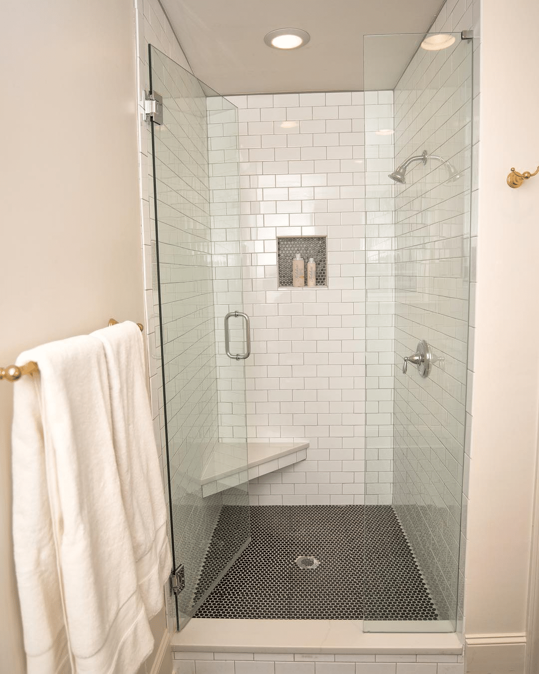 30 Fancy Black And White Tile Bathroom Ideas You Will Love - Drop By My ...